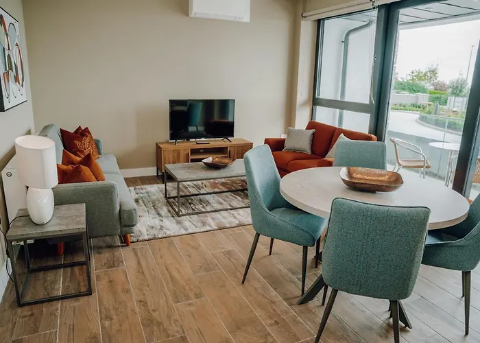 Shoreline Apartment *