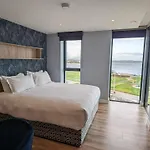 Shoreline Apartament *