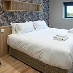 Shoreline Apartament *