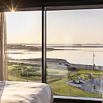 Shoreline Apartament