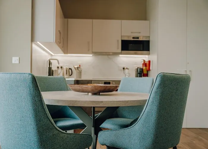 Shoreline Apartment *